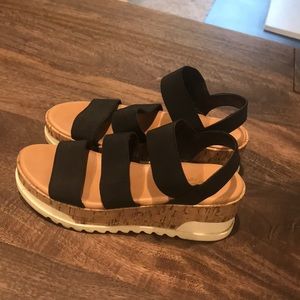 Universal Thread Platform Sandals